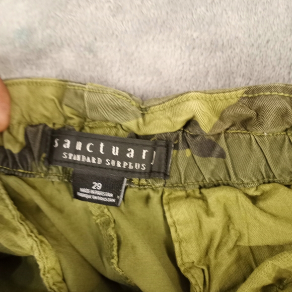 Sanctuary Standard Surplus Camo Utility Shorts Size 29 Green Military - Picture 8 of 16